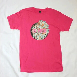 M&O Gold ShortSleeve Women’s Graphic T-shirt Top “Wild is her Style” Small Pink